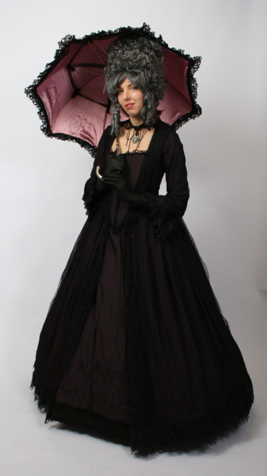 Rokoko – Halloween Outfit – Schwarz (Kleid, Reifrock und Schirm) mieten