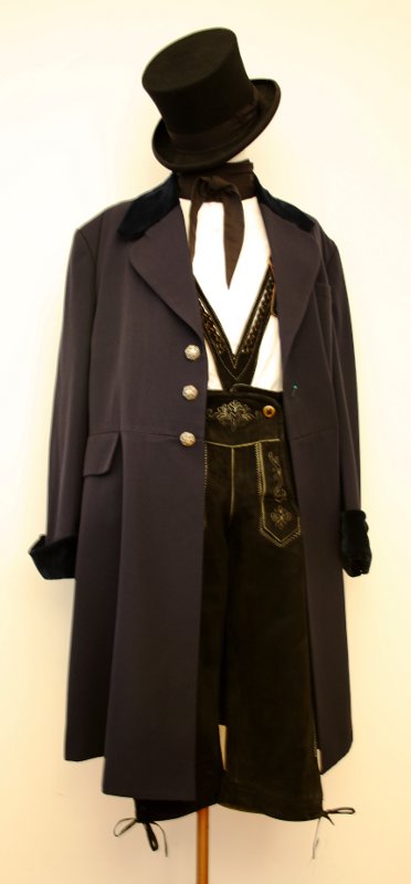 Sachsen-Anhalt Tracht – Herren (Gehrock, Lederhose, Hosenträger, Hemd, Binder, Kniestrümpf