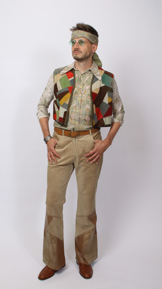 70er Jahre – Hippie Outfit – Herren – Leder (Hemd, Kette und Stirnband) mieten