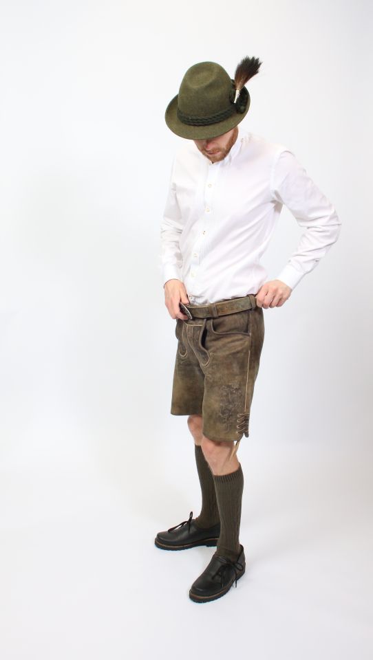 Lederhose kurz mit Gürtel – zubuchbar mieten