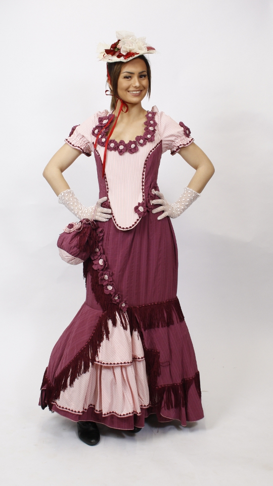 Jahrhundertwende – Cul de Paris Outfit – Magenta (Kleid, Hütchen, Handschuhe, Kette, Armba