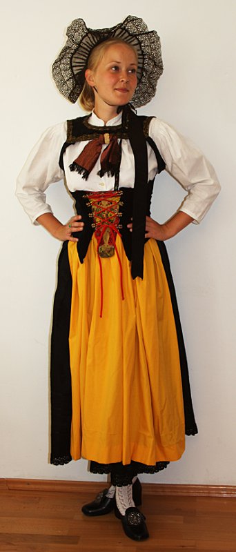 Schweizer – Berner Tracht – Damen (Dirndl, Schürze, Bluse, Hut und Tuch) mieten