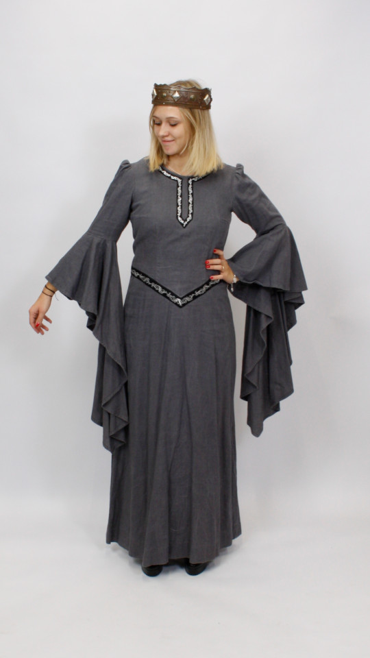 Kelte – Germane Outfit – Damen (Kleid, Krone, Beutel und Kette) mieten