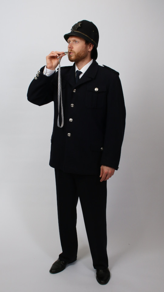 Bobby – Englisch Outfit (Uniformjacke, Hemd, Hose, Helm, Krawatte und Pfeife) mieten