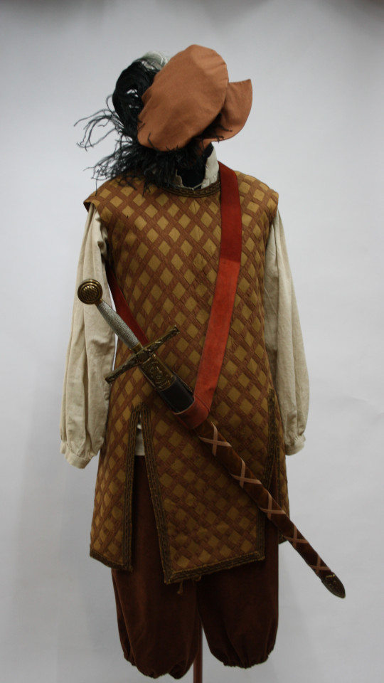 Mittelalter Outfit (Weste und Barett) mieten