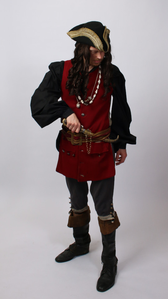 Pirat Outfit – Herren – Bordeaux (Hemd, Weste, Hose und Dreispitz) mieten