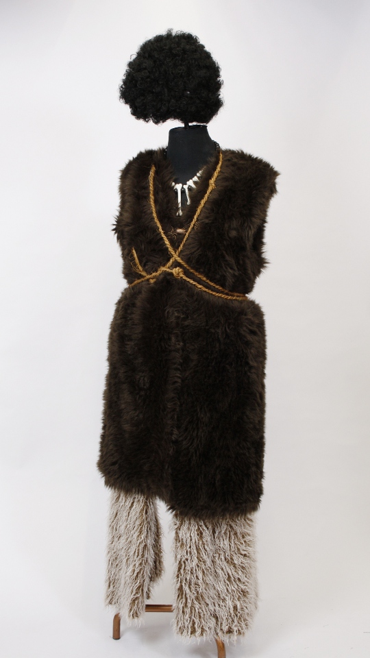 Höhlenmensch – Neandertaler Outfit (Fellweste und Kette) mieten