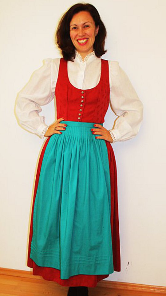 Oberösterreichische Tracht (Kleid, Bluse und Schürze) mieten