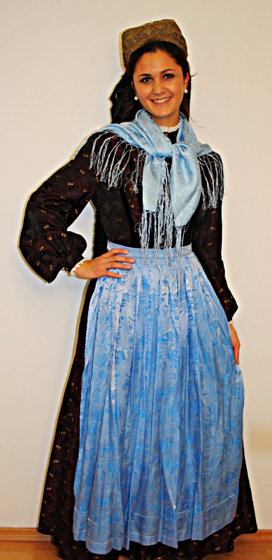 Bayerische Tracht – Damen (Kleid, Schürze, Seidentuch und Haube) mieten