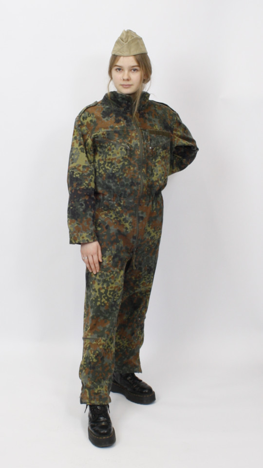 Tarnanzug – Camouflage – Armee Outfit (Overall und Schiffchen) mieten