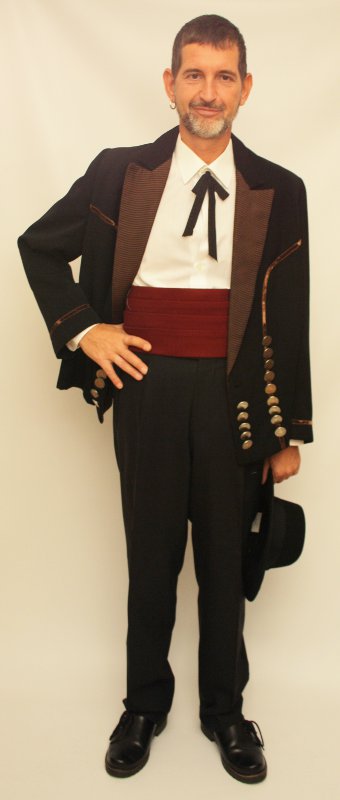 Schweizer – Jura – Tracht (Jacke, Hose, Hemd, Hut, Schleife und Kummerbund) mieten