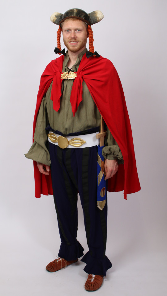 Majestix Outfit (Hemd, Hose, Umhang, Gürtel und Helm) mieten