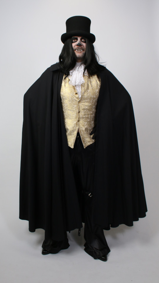 Halloween – Vampir Outfit (Umhang, Schlaghose, Zylinder, Weste und Jabot) mieten