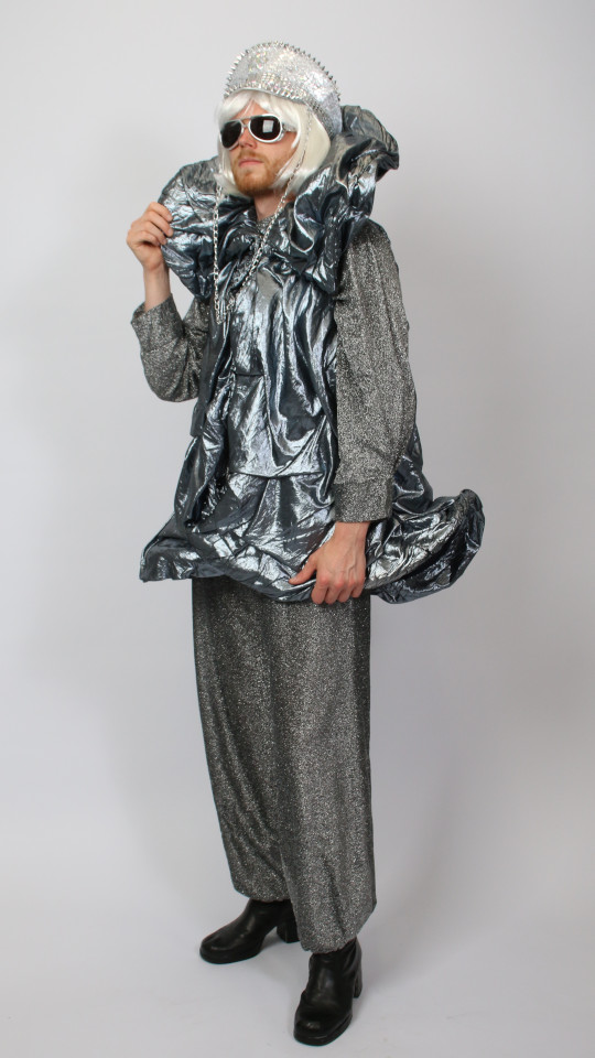 Space Outfit 3 mieten