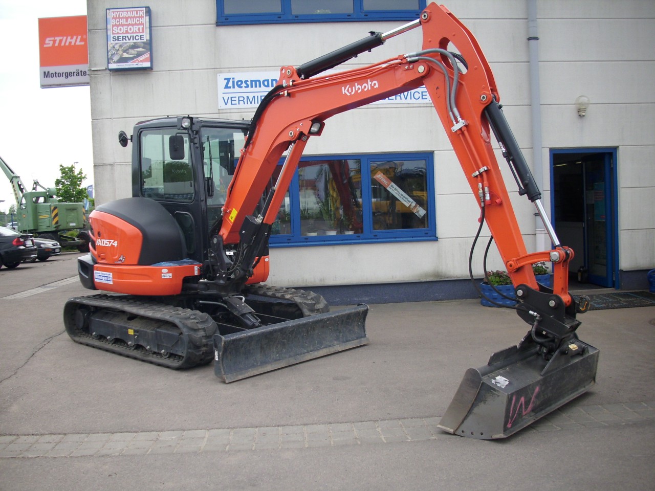 Minibagger - mit einem Tieflöffel – 6,0 t Kubota KX057 / KX060 mieten