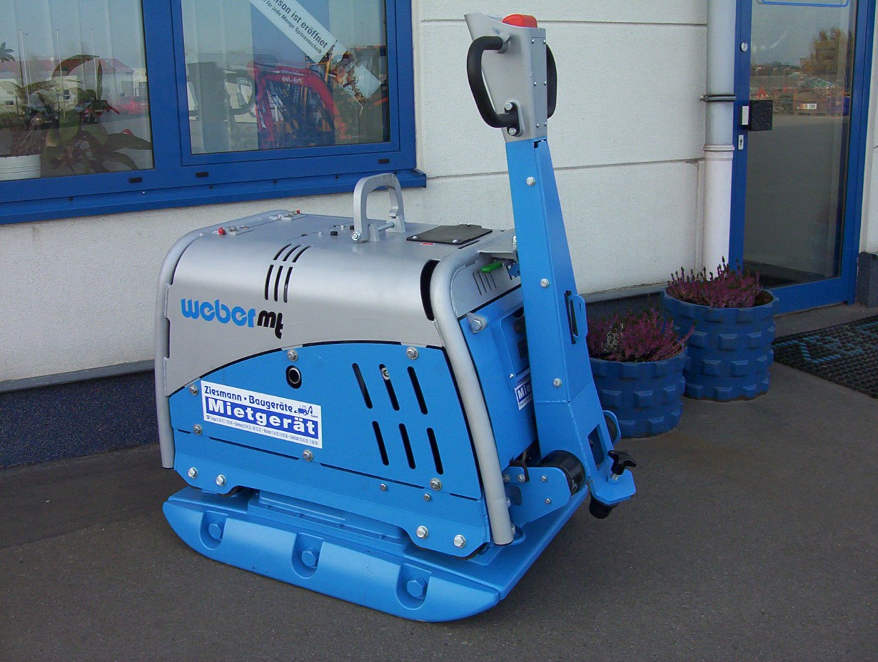 (CR2/CR3/BPR35/60) – Vibrationsplatte CR7/Bomag/ 500 kg mieten bei Ziesmann Baugeräte GmbH