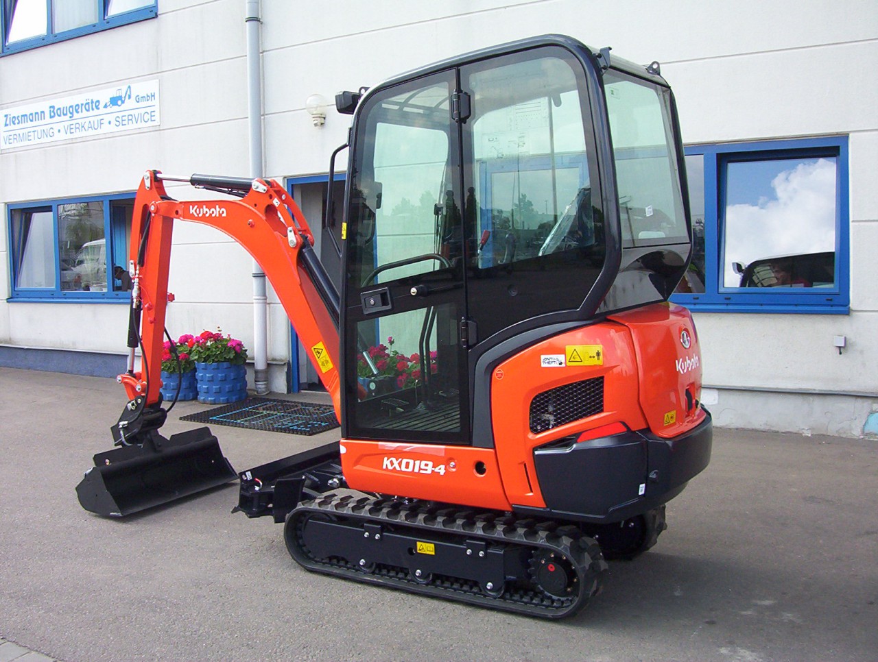 Minibagger - mit einem Tieflöffel – 1,9 t Kubota KX019 mieten bei Ziesmann Baugeräte GmbH