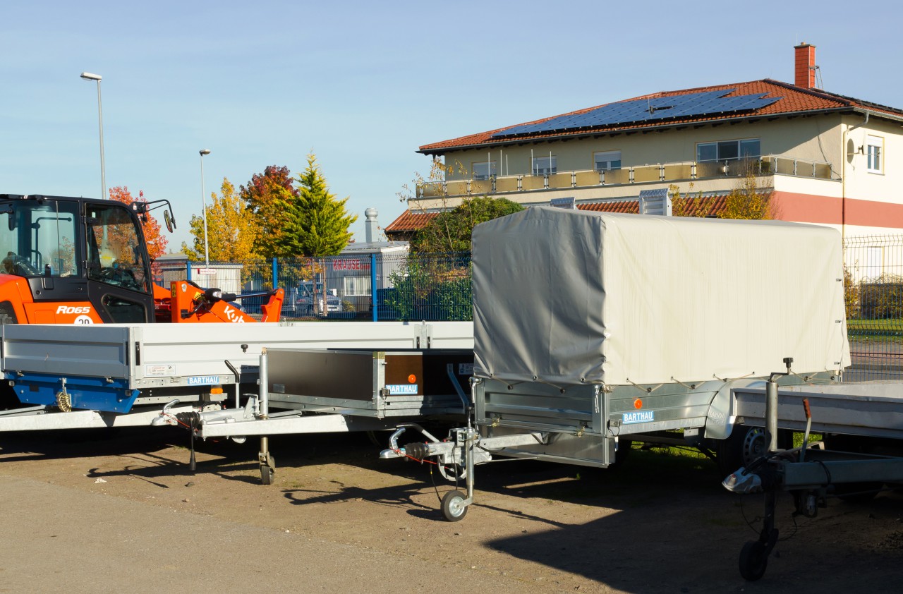 Maschinentransportanhänger Nutzlast 2,8 t mieten bei Ziesmann Baugeräte GmbH