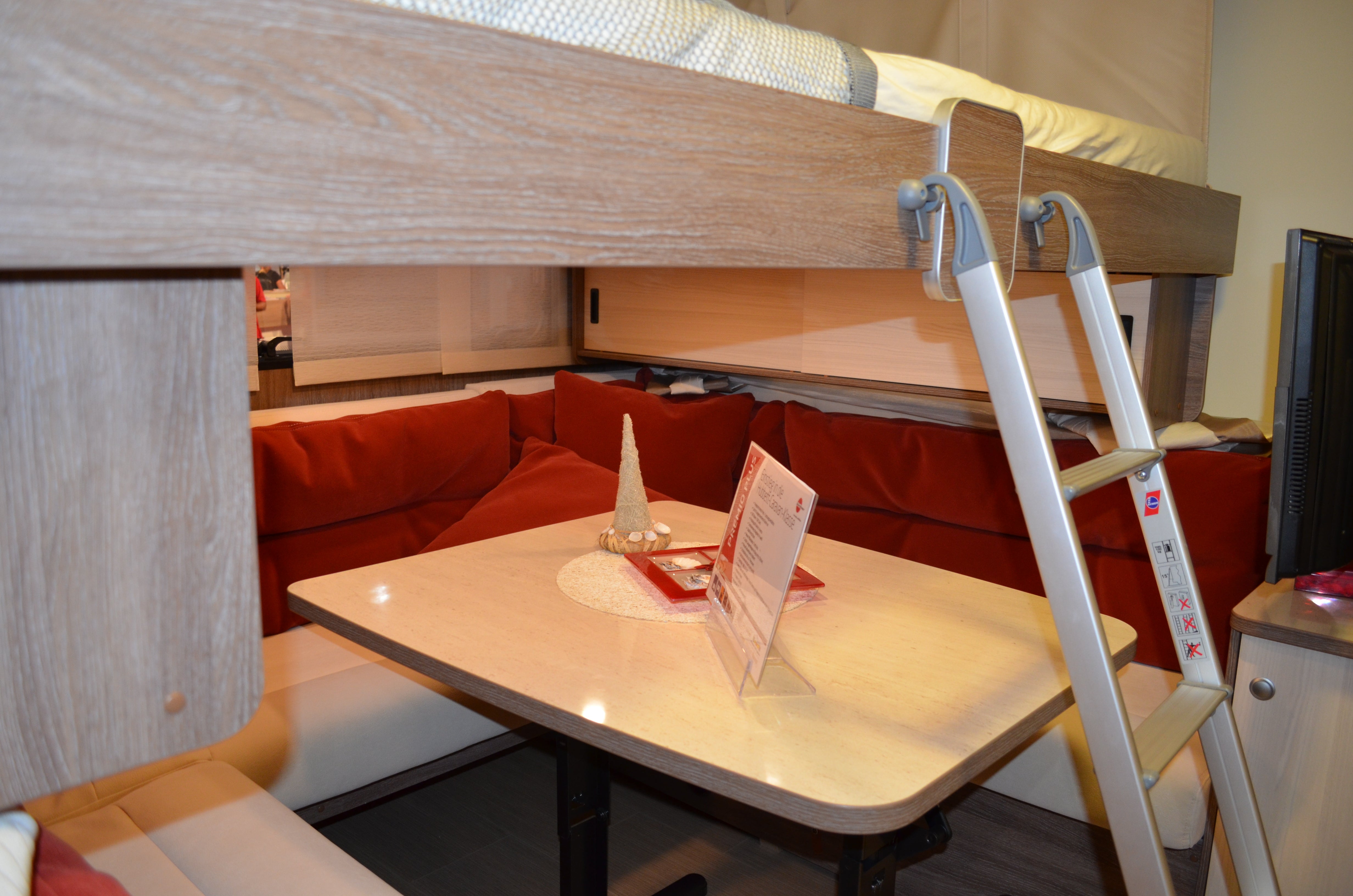 Wohnwagen Bürstner 510 TK- PLUS 7-Pers. Doppelhubbett / Kinderzimmer – 4