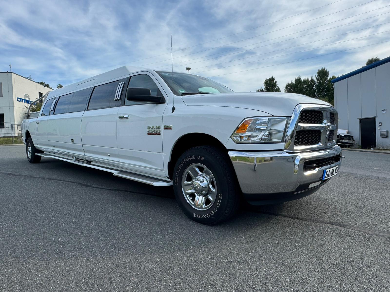 Dodge RAM 2500 XXXL-Mega-Stretchlimousine weiß/pink inkl. Whirlpool – 2