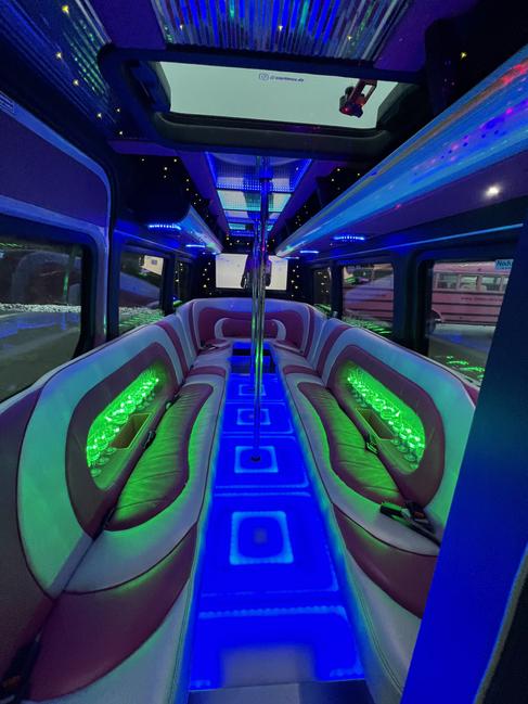 Partybus Junggesellenenabschied Pink für JGA - Pinker Partybus Eventbus - Perfekt für Junggesellenenabschied – 2