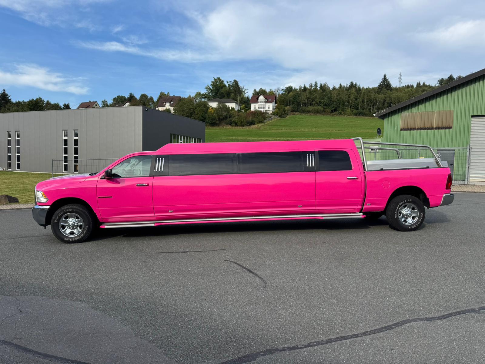 Dodge RAM 2500 XXXL-Mega-Stretchlimousine weiß/pink inkl. Whirlpool – 3