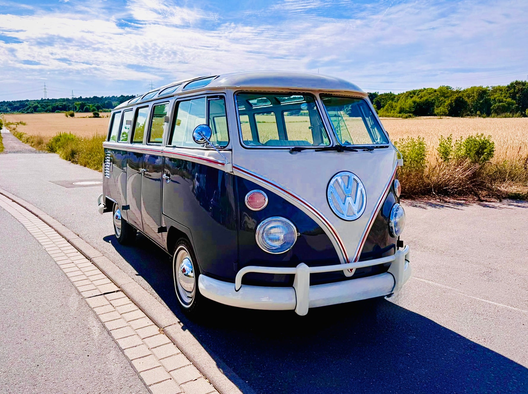 VW Bus Bulli T1 "Samba" 6 Sitze für Selbstfahrer