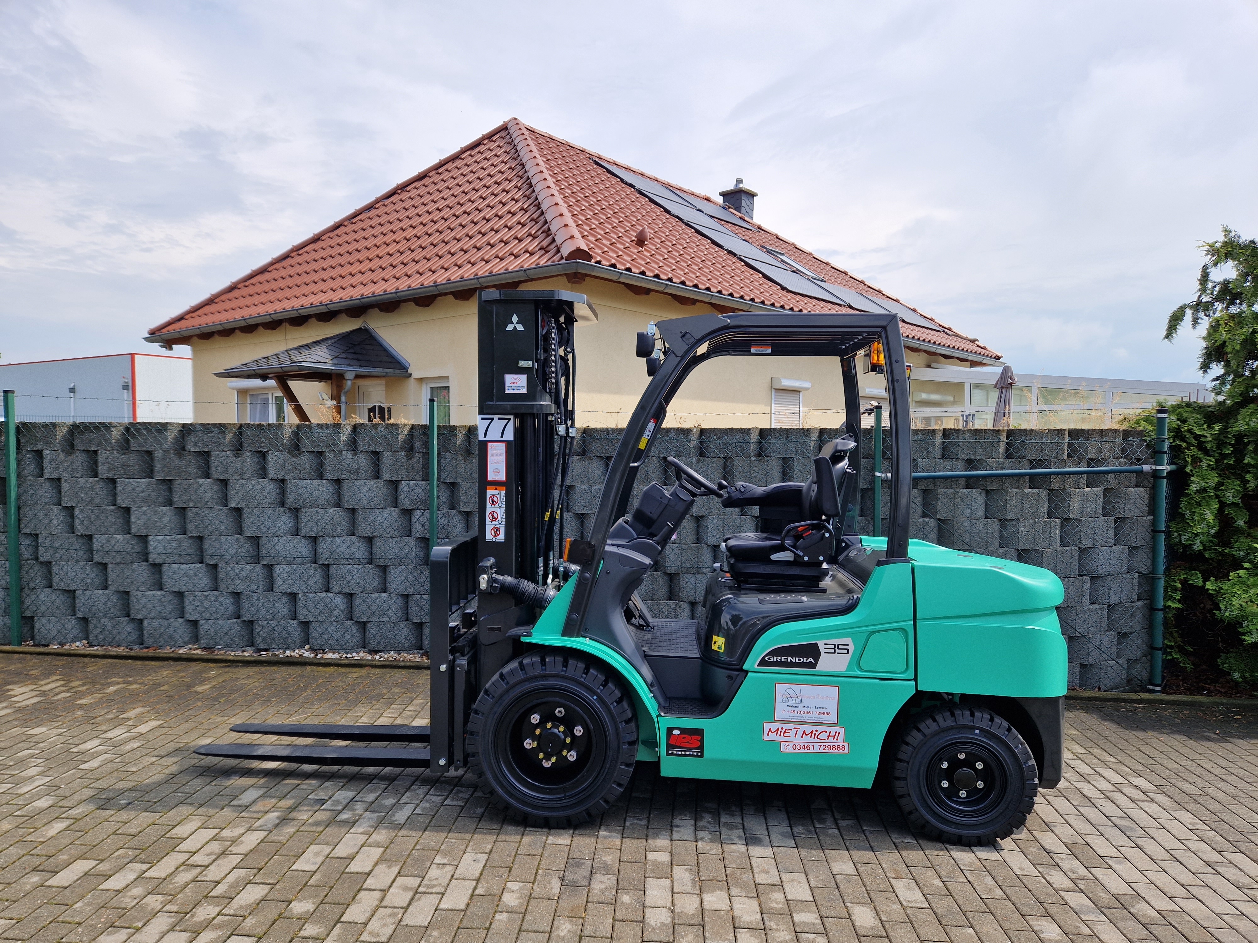 Mitsubishi FD35N3 mieten bei Stapler-Service Schütze GmbH & Co. KG