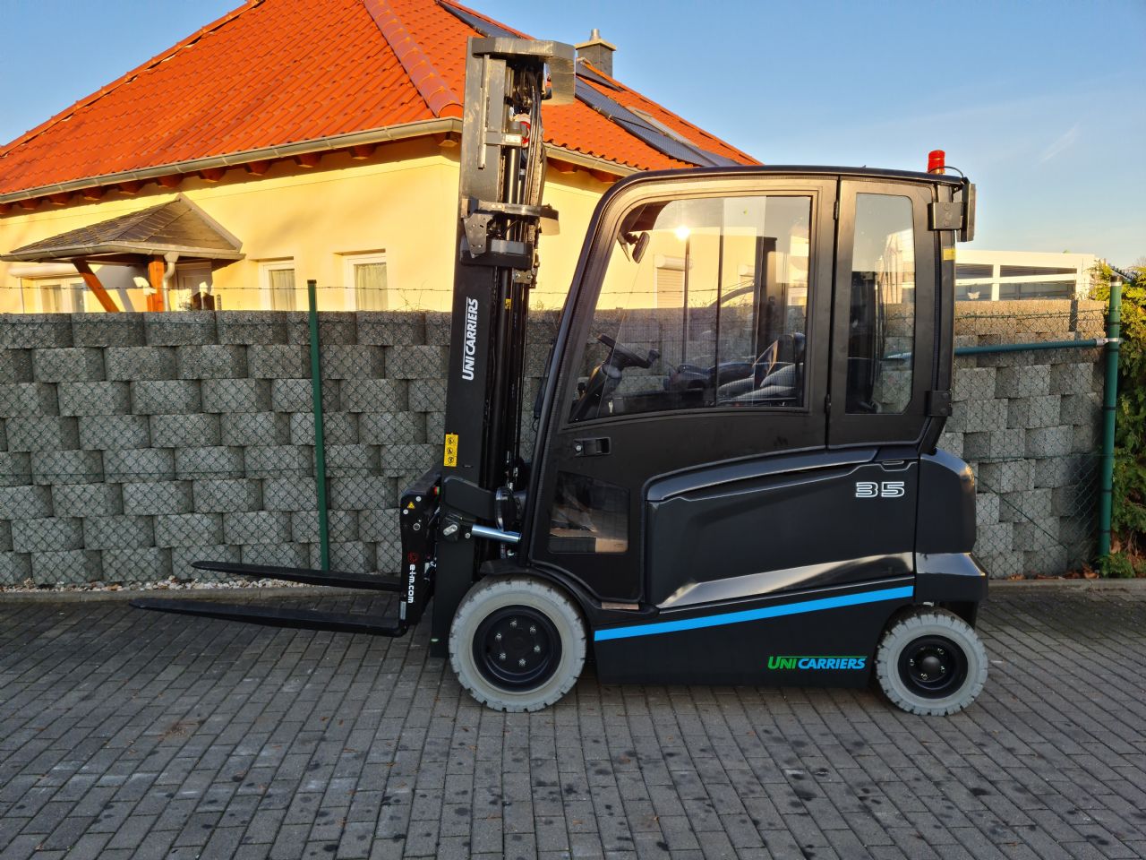 UniCarriers MX35L mieten bei Stapler-Service Schütze GmbH & Co. KG