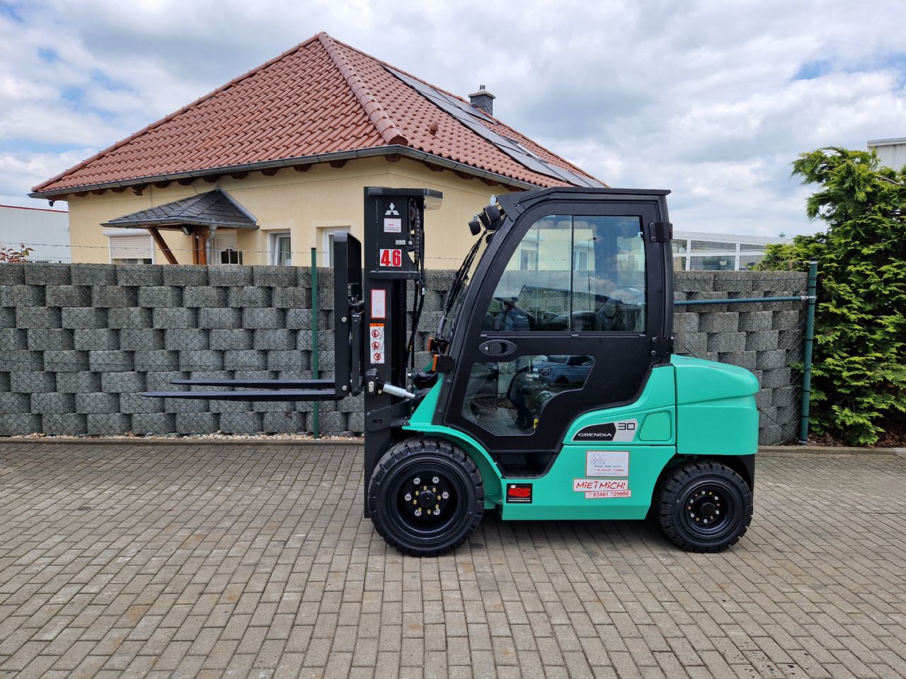 Mitsubishi FD30N3 mieten bei Stapler-Service Schütze GmbH & Co. KG
