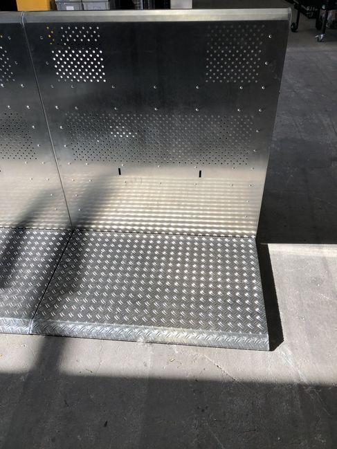 Crash Barrier / Bühnengitter / Barricades / Wellenbrecher / Sicherheitsabsperrung / Absperrgitter – 2