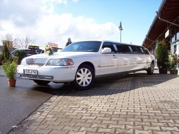 Lincoln TownCar Stretchlimousine (neustes Modell der absoluten Oberklasse)