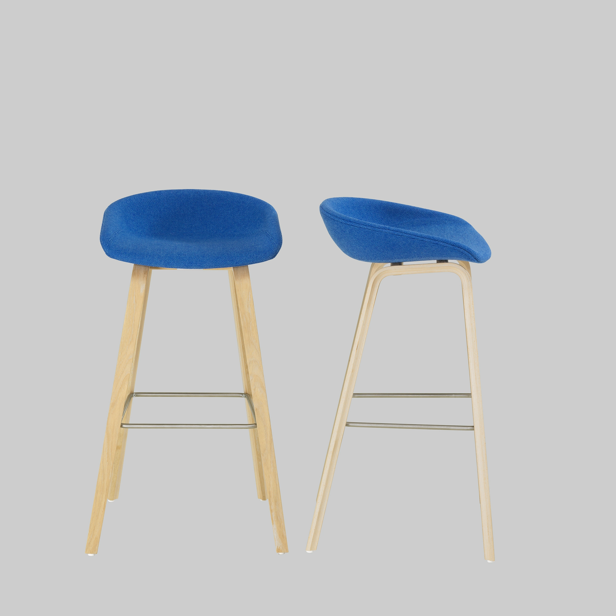 Barhocker ABOUT A BARSTOOL Dunkelblau-Hellblau / Eiche mieten bei ADEXPO