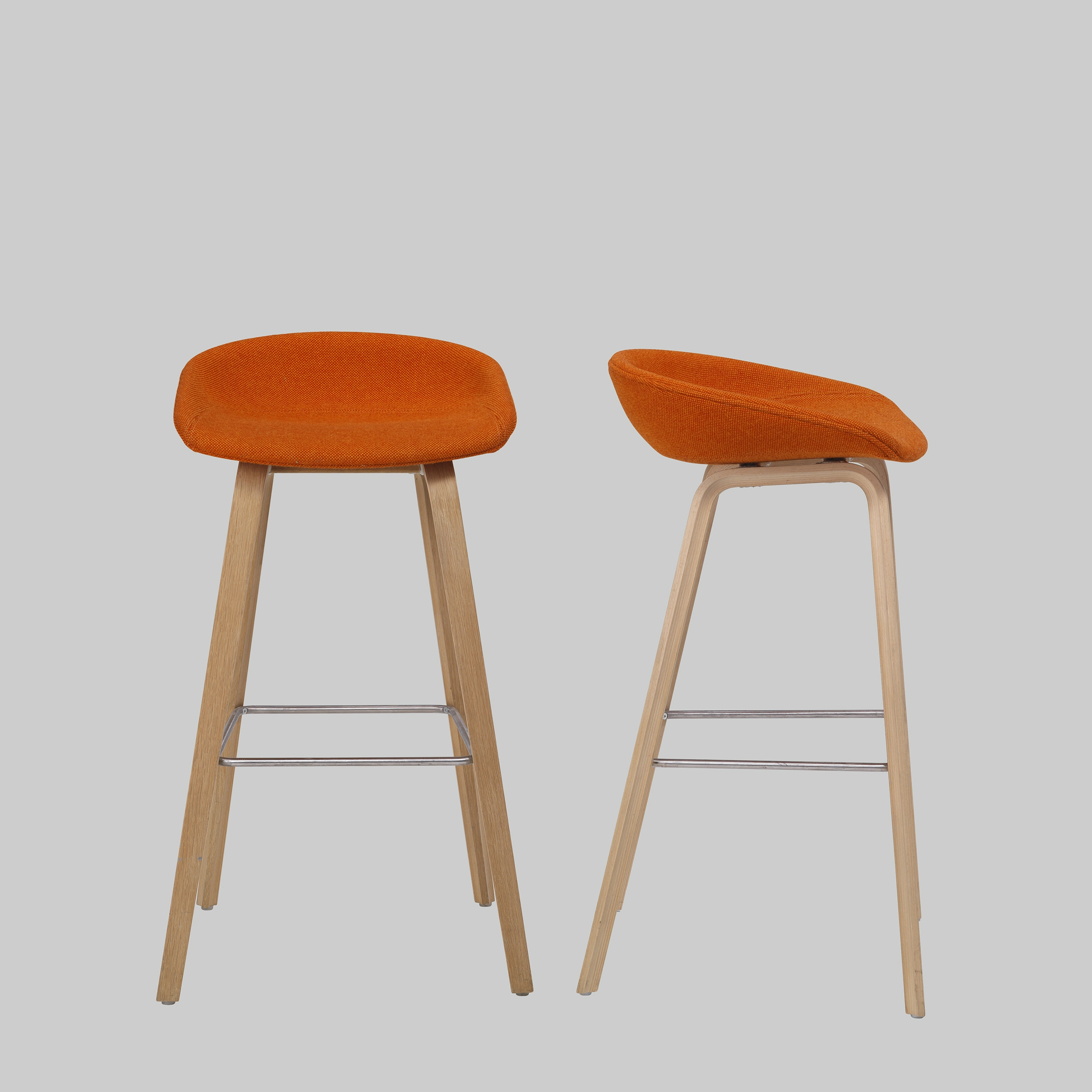 Barhocker ABOUT A BARSTOOL Orange-Rot / Eiche mieten bei ADEXPO