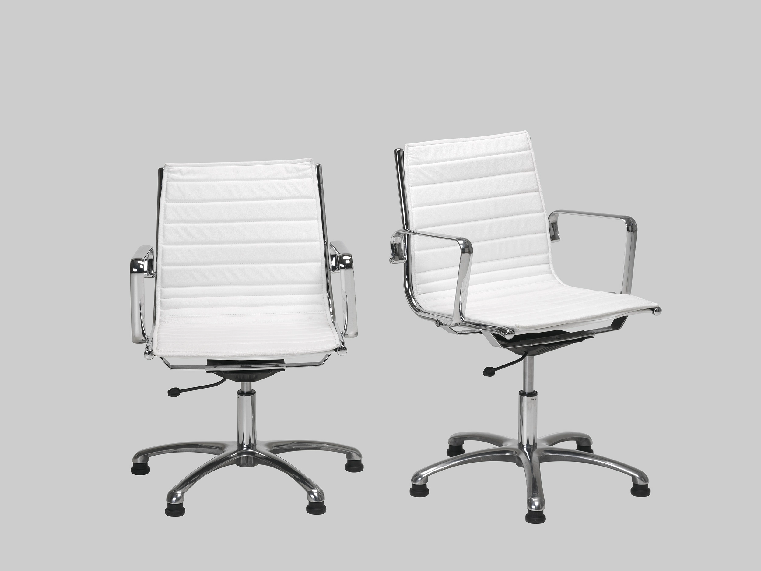 Konferenzstuhl LUXY Weiss / Chrom mieten bei ADEXPO
