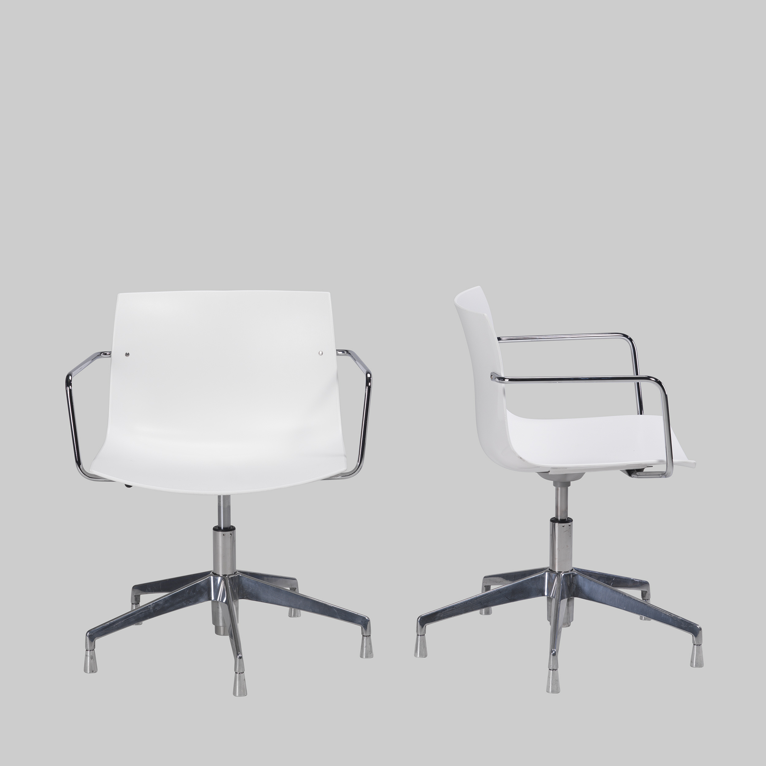 Konferenzstuhl CATIFA Weiss / Chrom mieten bei ADEXPO