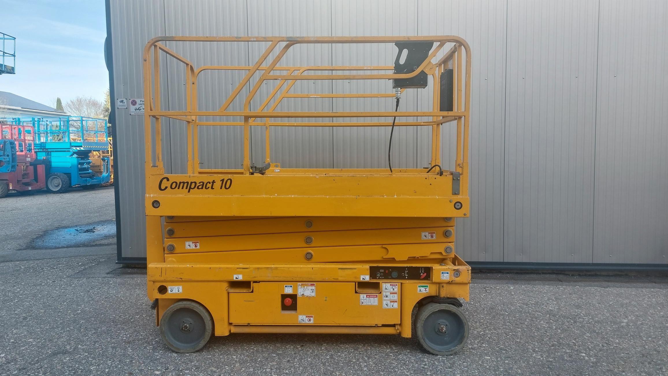Scherenarbeitsbühne Compact 10