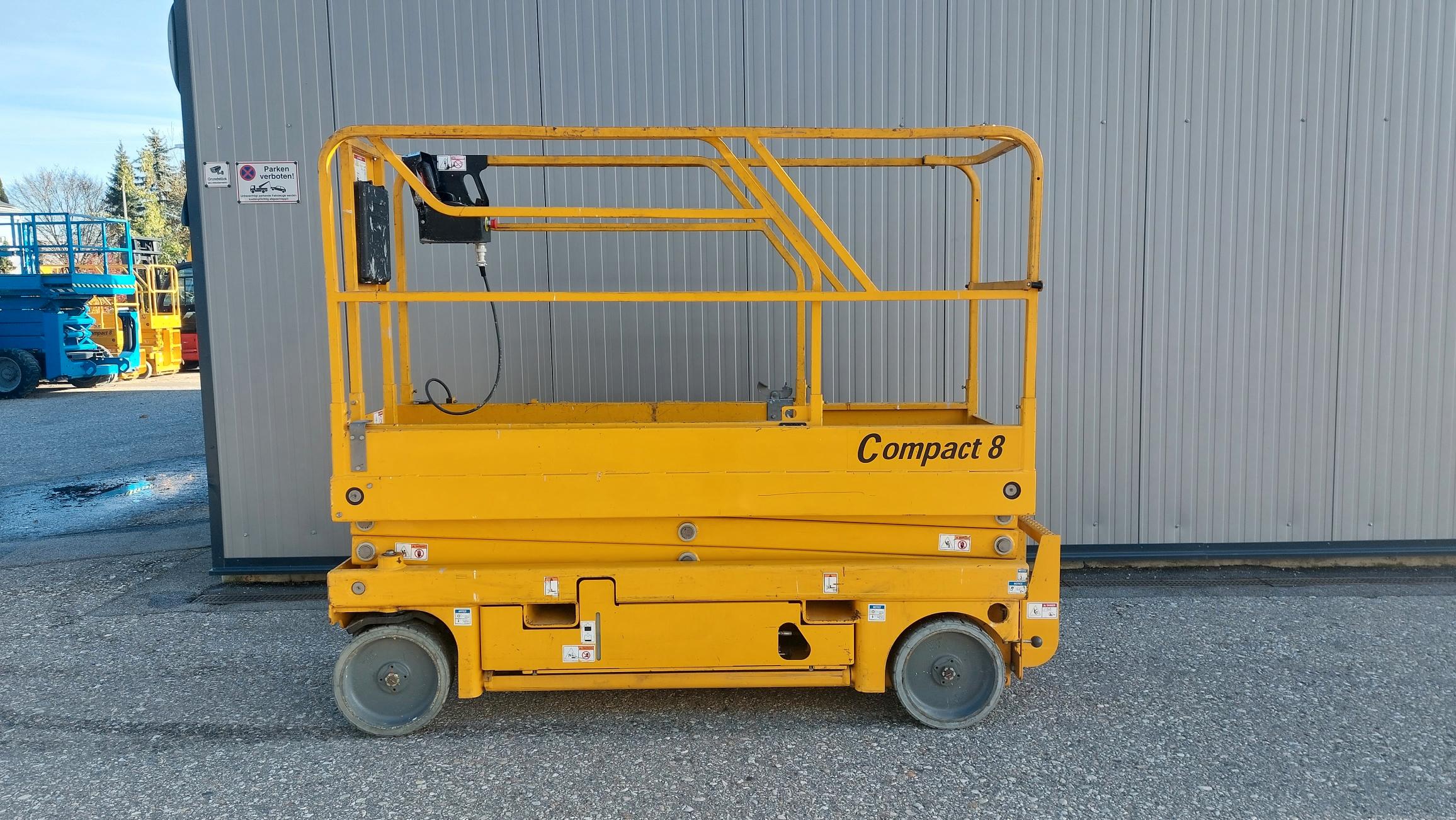 Scherenarbeitsbühne Compact 8