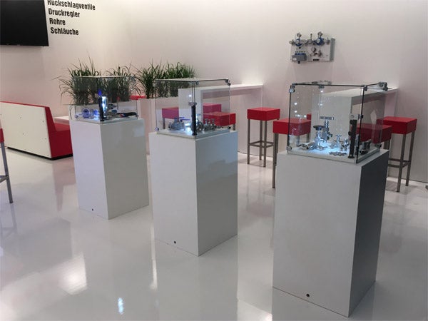 Messestand, Messestände,Trennwand, Trennwände, Alutraversen, Alusysteme, Gitterträger, Stellwand, Posterwand, Präsentationstafel, Präsentationswand, Ausstellungswand, Faltwand – 2