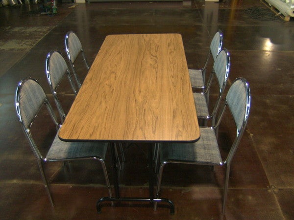 Tisch mit 6 Stühlen – 2
