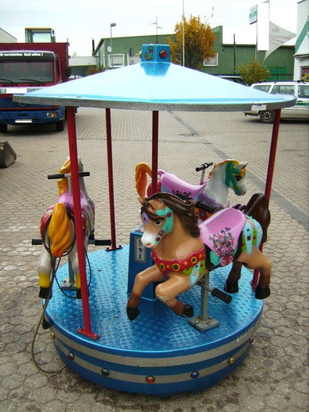 Karussell , Pferdekarussell , Kinderkarussell , Fahrgeschäft – 3