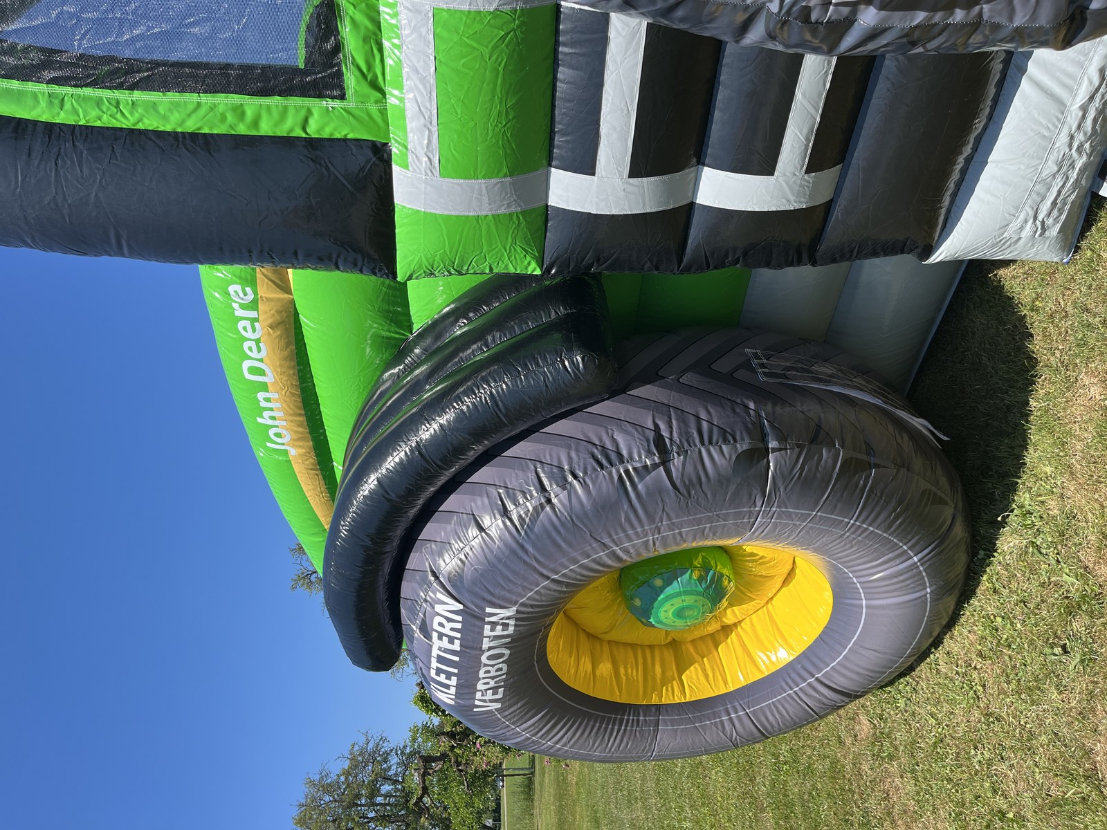 Hüpfburg "Traktor" John Deere mieten in Salem – 2