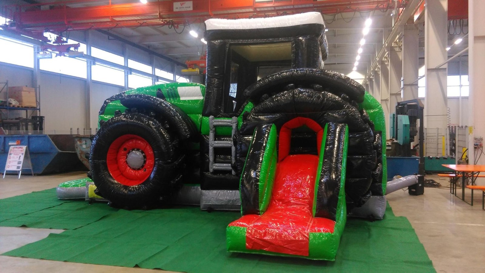 Hüpfburg Traktor Fendt - 6m x 8m Springburg mieten in Salem – 2