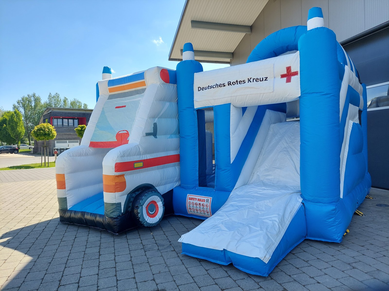 Hüpfburg "Rettungswagen" mieten in Salem