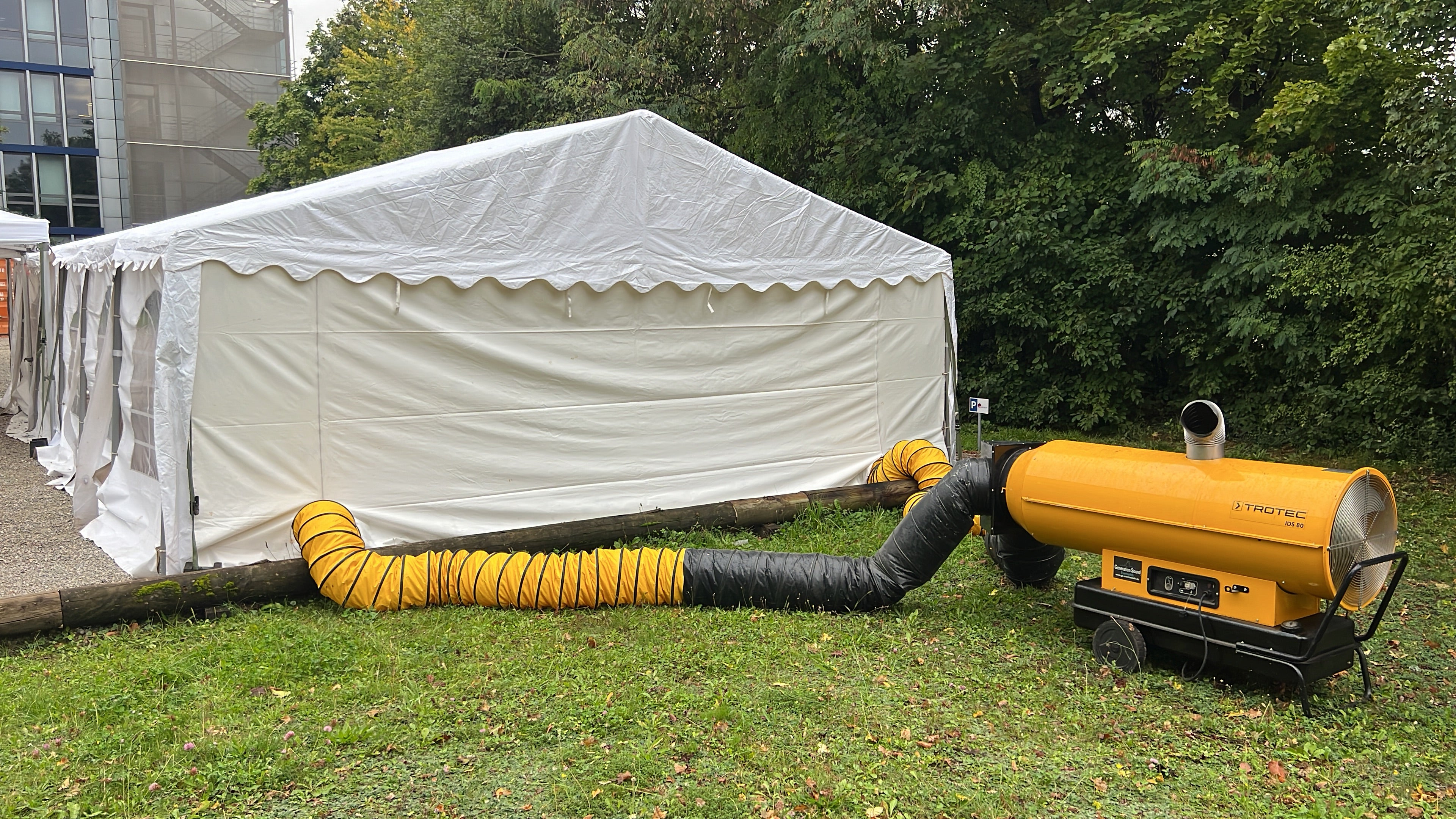 Weihnachtsfeier - Partyzelt 6 x 12 m inkl. Holzboden und Heizung – 2