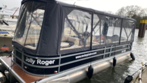 Motorboot „JOLLY ROGER“ – Luxuriöses Event-Boot in Oberhausen! – 2