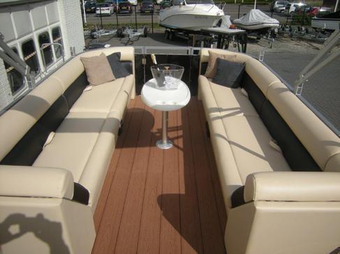 Motorboot „JOLLY ROGER“ – Luxuriöses Event-Boot in Oberhausen! – 3