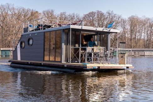 my Seahouse 1 Luxus Hausboote mieten auf der Mecklenburgischen Seenplatte! Führerscheinfrei!