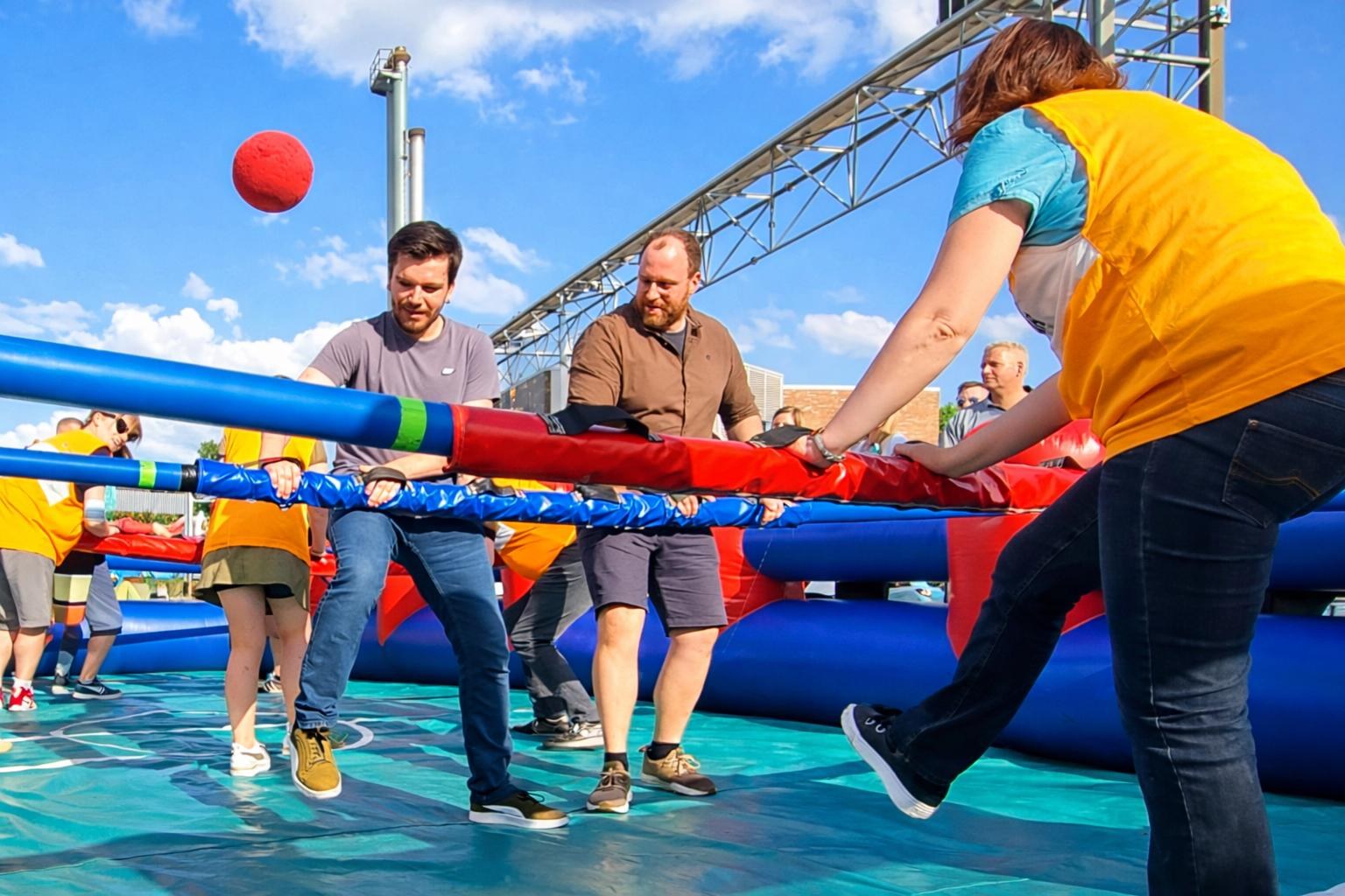 Menschenkicker / Humankicker / Menschlicher Tischfußball XXL mieten in Bramsche – 2