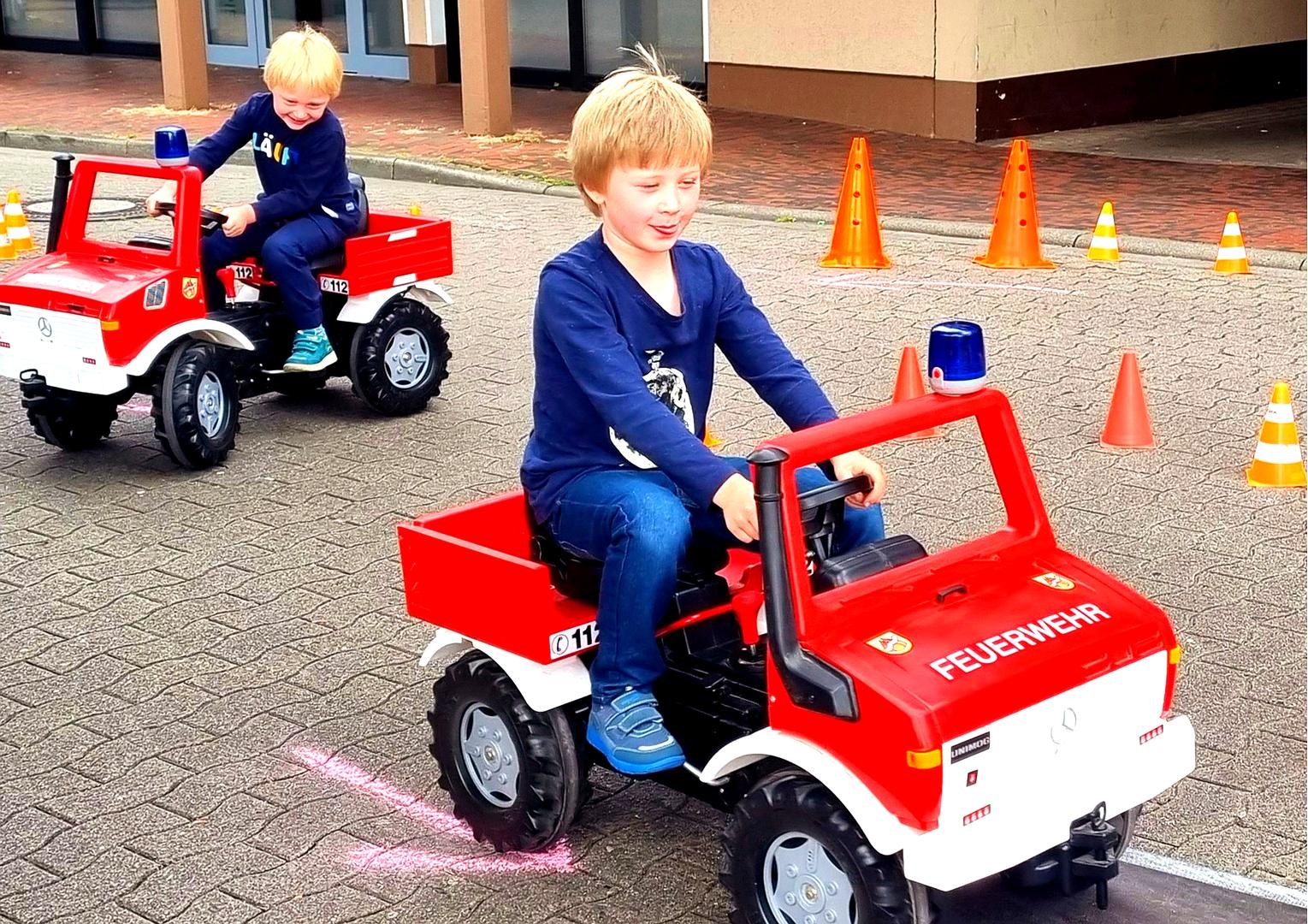 Feuerwehr-Tret-Unimog-Parcours mieten in Bramsche – 2